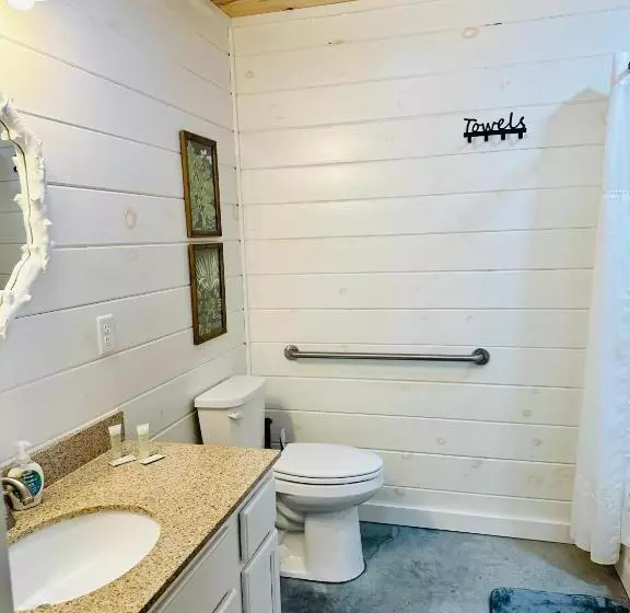 ホテル Knotty Squirrel Cabins