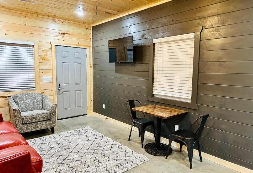 فندق Knotty Squirrel Cabins