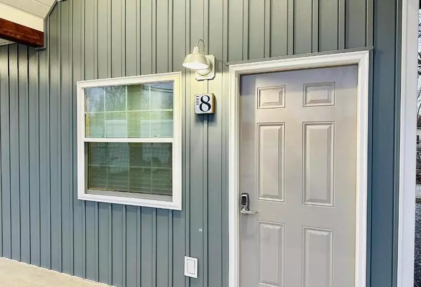 ホテル Knotty Squirrel Cabins