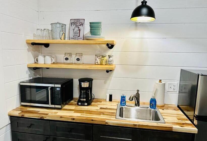 فندق Knotty Squirrel Cabins