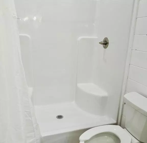 ホテル Knotty Squirrel Cabins