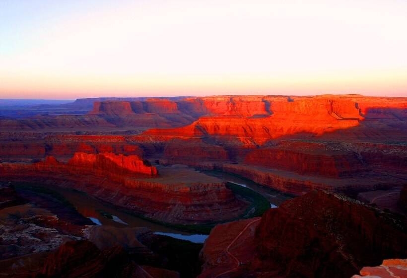 هتل Big Horn Lodge