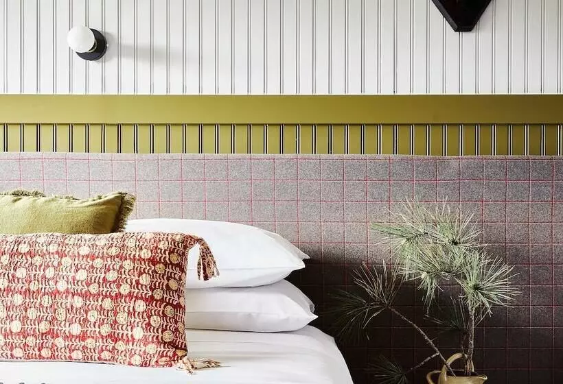 Отель Bluebird Sunapee