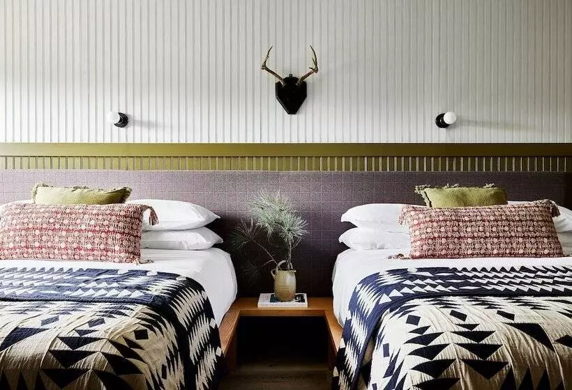 Отель Bluebird Sunapee