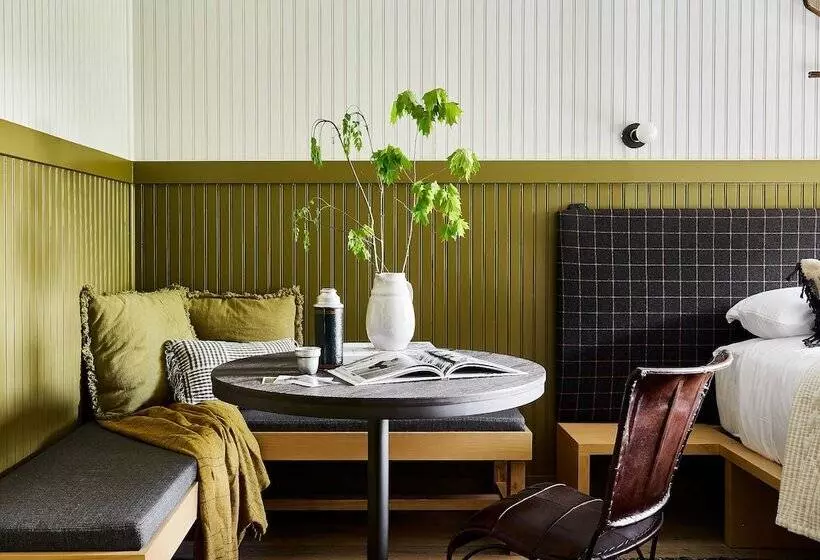 Отель Bluebird Sunapee