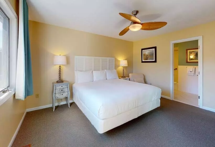 Мотель Breezeway Resort