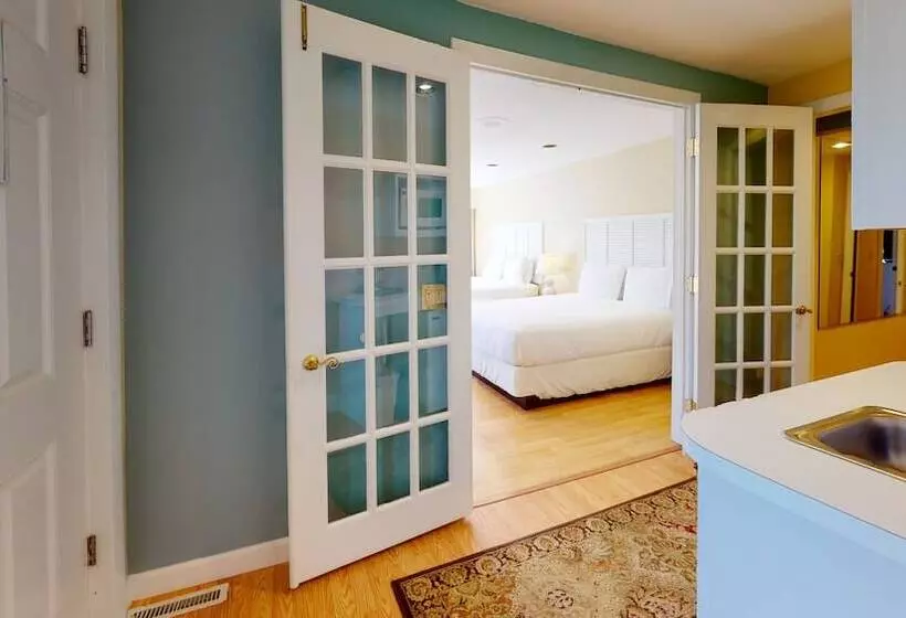 Мотель Breezeway Resort