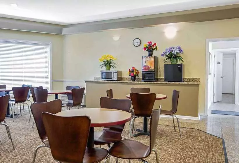 Мотель Rodeway Inn Lyons  La Grange