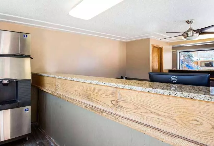 Мотель Rodeway Inn Lyons  La Grange