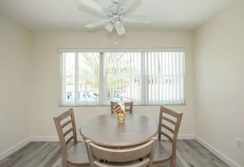 Siesta Key Beach Resort And Suites