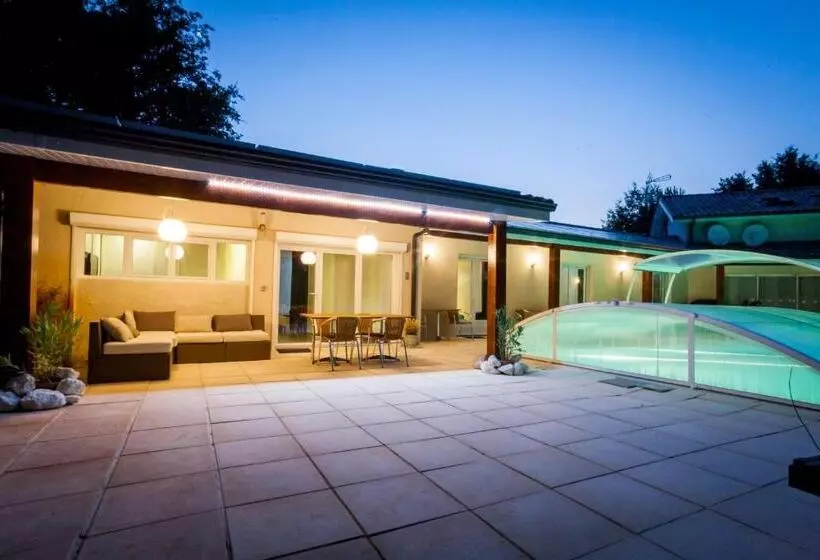 تختخواب و صبحانه Atlanticvilla