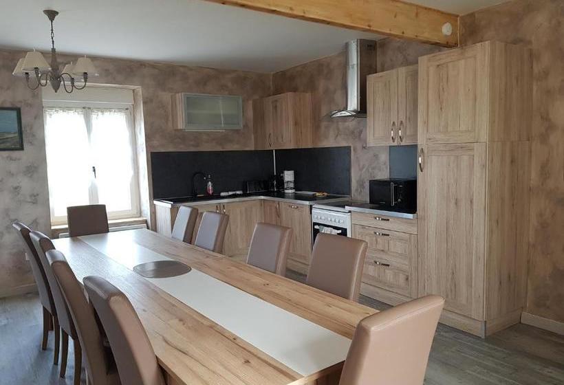 ペンション Les Escargots Du Mont