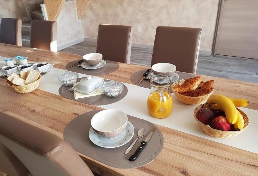 ペンション Les Escargots Du Mont