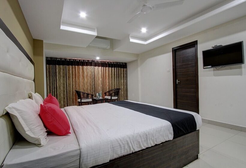 Capital O 46699 Hotel Insta