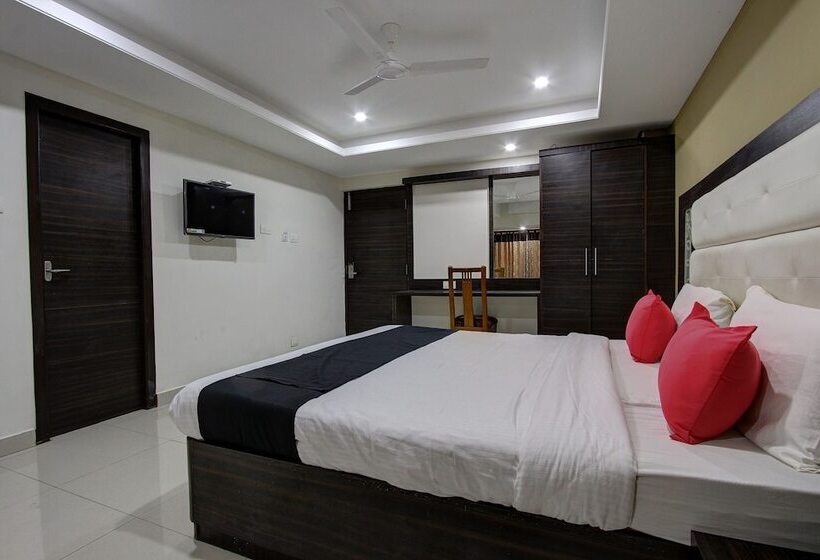 Capital O 46699 Hotel Insta