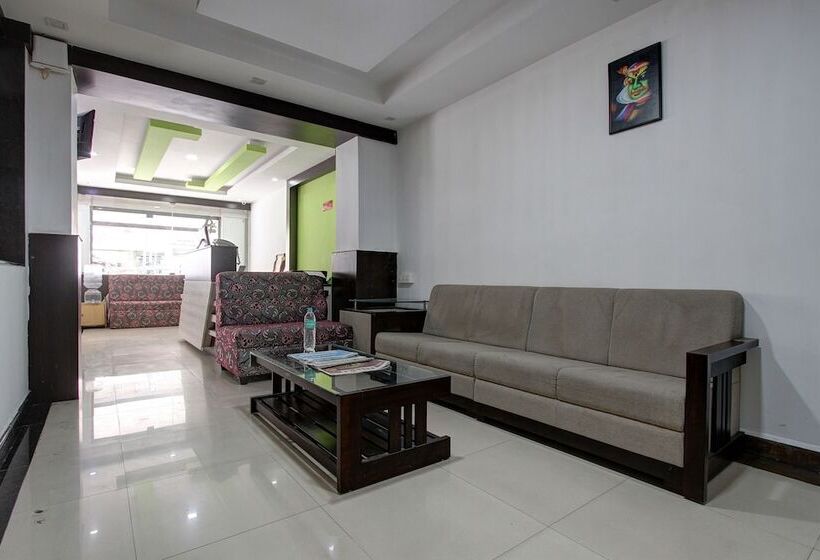 Capital O 46699 Hotel Insta