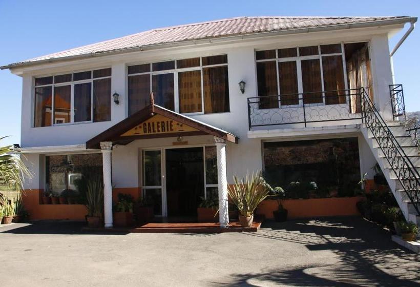 هتل Hôtel Restaurant La Piscine Escapade Ambositra