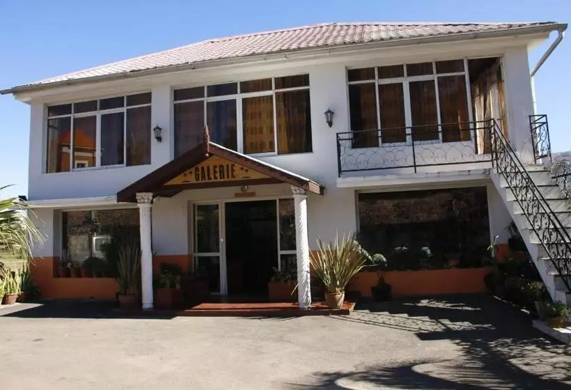 هتل Hôtel Restaurant La Piscine Escapade Ambositra