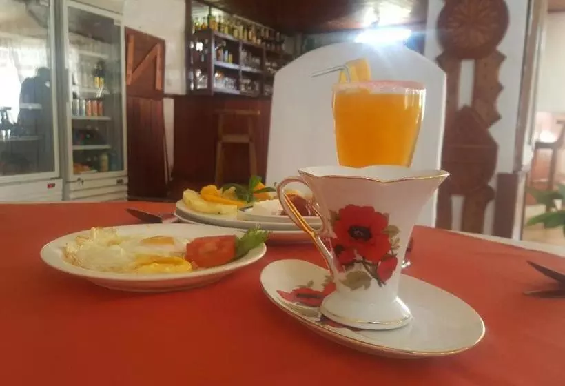 هتل Hôtel Restaurant La Piscine Escapade Ambositra