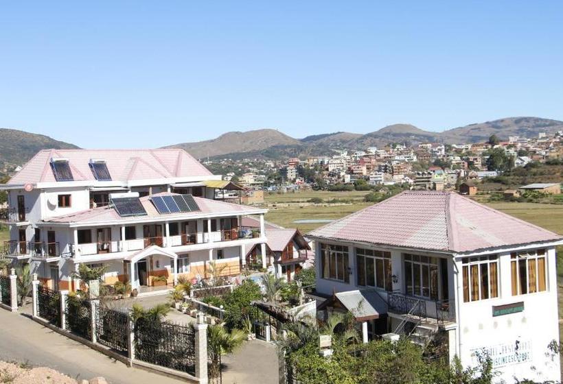 هتل Hôtel Restaurant La Piscine Escapade Ambositra