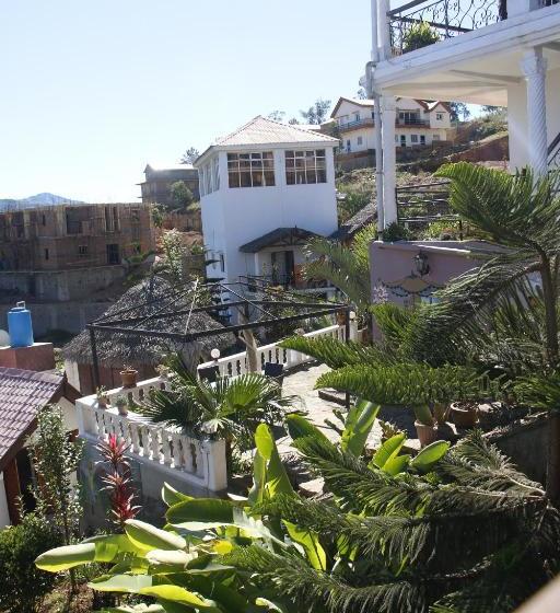 هتل Hôtel Restaurant La Piscine Escapade Ambositra