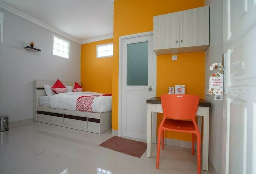 בית מלון כפרי Oyo 948 Vivi Residence Syariah Ii