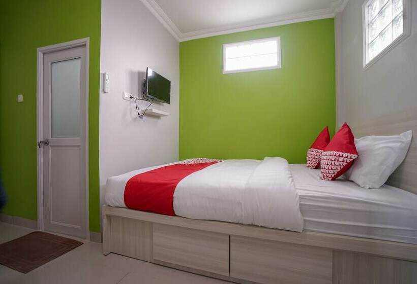 בית מלון כפרי Oyo 948 Vivi Residence Syariah Ii