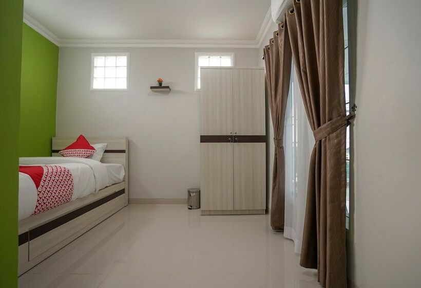 בית מלון כפרי Oyo 948 Vivi Residence Syariah Ii