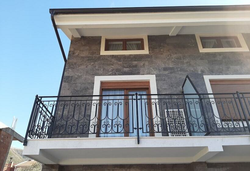 هتل Waikiki Apartments