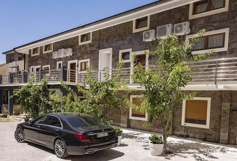 هتل Waikiki Apartments