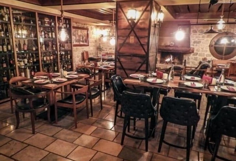 هتل Waikiki Apartments