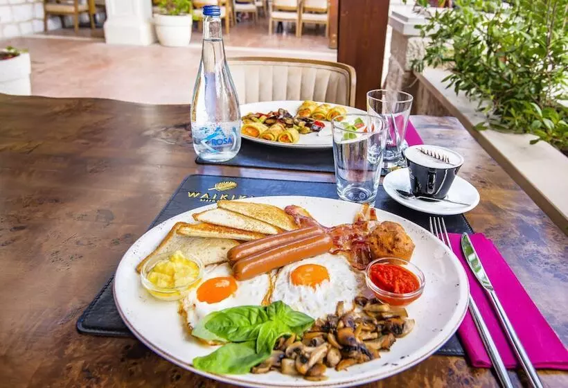 هتل Waikiki Apartments