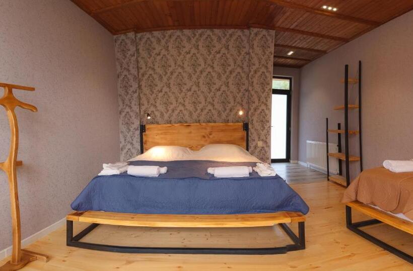 تختخواب و صبحانه Vache