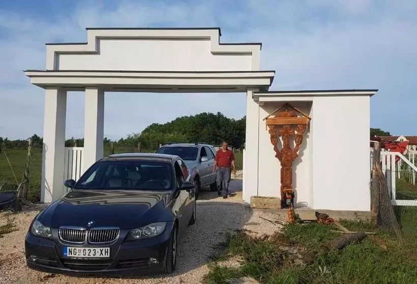 تختخواب و صبحانه Apartmani Bojeresku Negotin