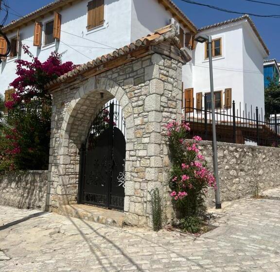 Old Town Hotel Dhermi