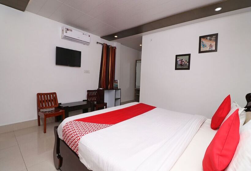 ホテル Oyo 28838 Brv Resorts