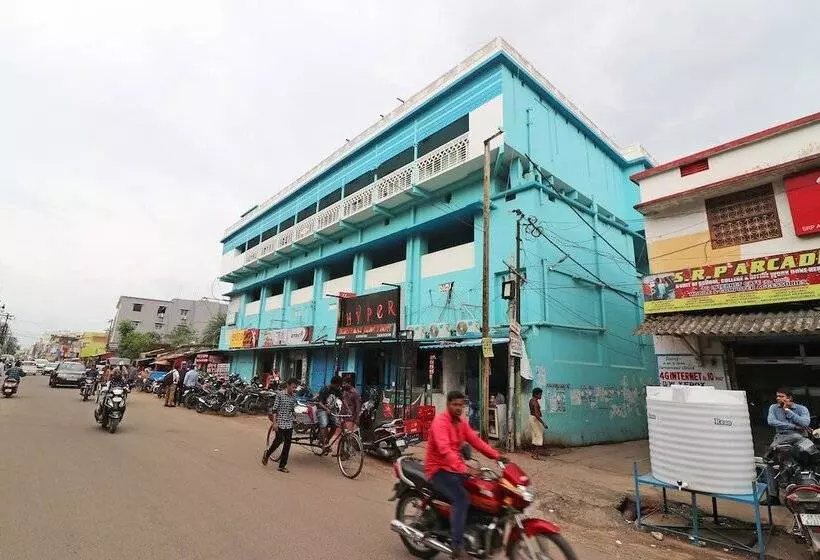 ホテル Spot On 44329 Sri Krishna Inn Lodging & Boarding