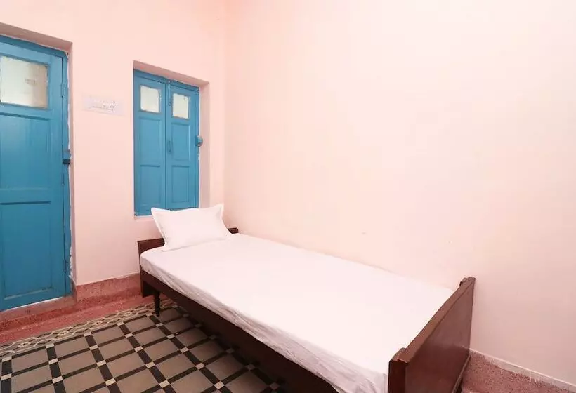 ホテル Spot On 44329 Sri Krishna Inn Lodging & Boarding
