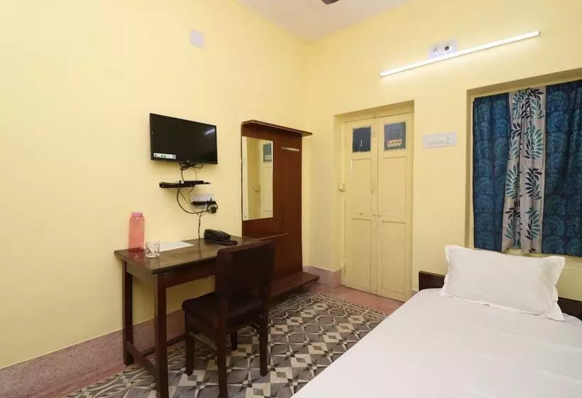 ホテル Spot On 44329 Sri Krishna Inn Lodging & Boarding