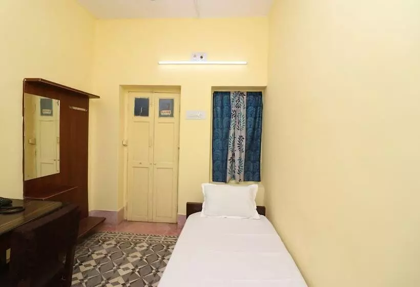 ホテル Spot On 44329 Sri Krishna Inn Lodging & Boarding