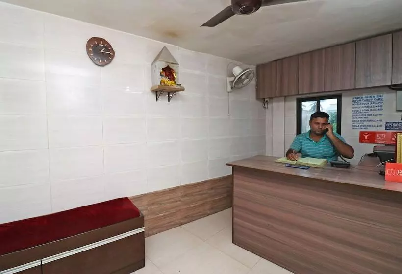 ホテル Spot On 44329 Sri Krishna Inn Lodging & Boarding