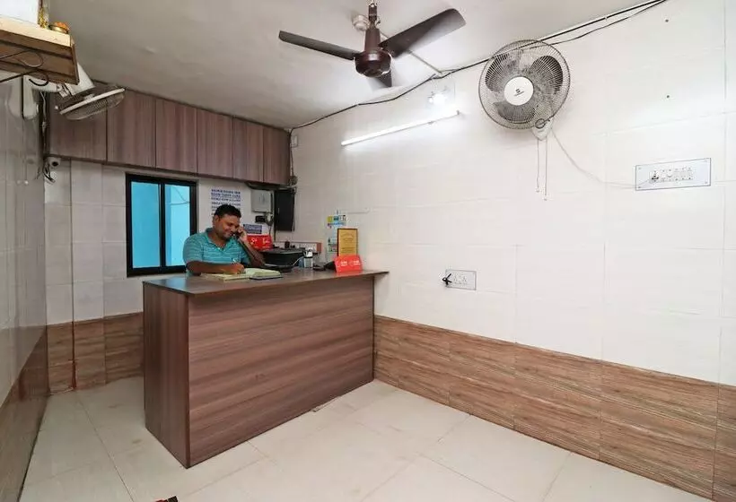 ホテル Spot On 44329 Sri Krishna Inn Lodging & Boarding