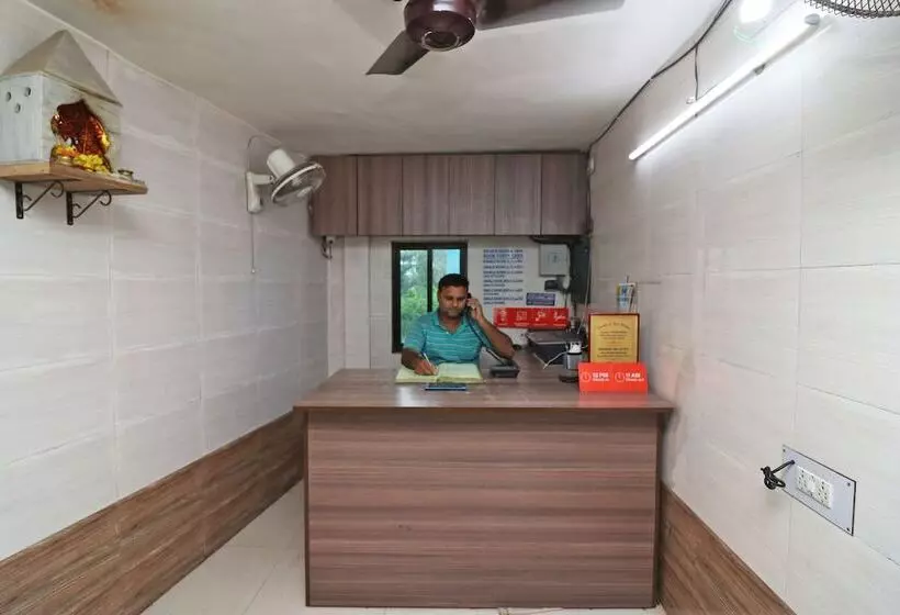 ホテル Spot On 44329 Sri Krishna Inn Lodging & Boarding
