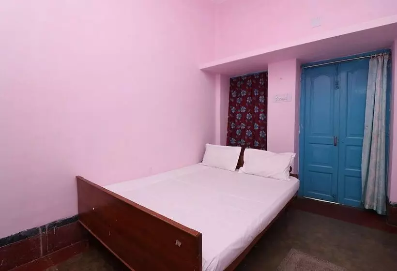 ホテル Spot On 44329 Sri Krishna Inn Lodging & Boarding