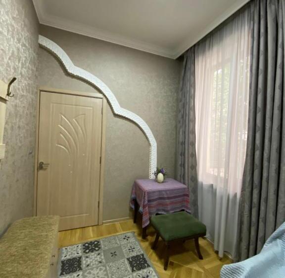 هاستل Tsera House