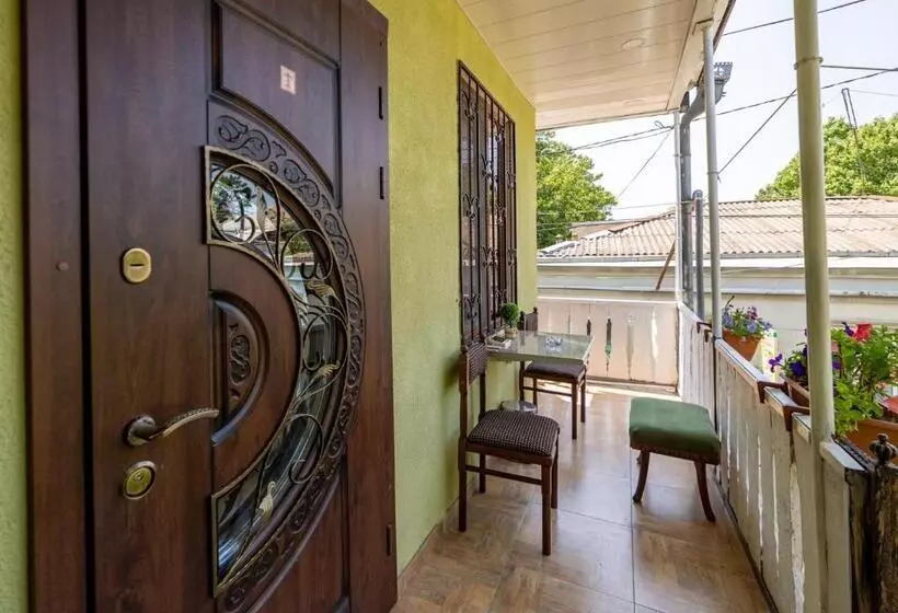 هاستل Tsera House