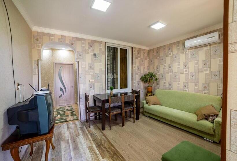 هاستل Tsera House