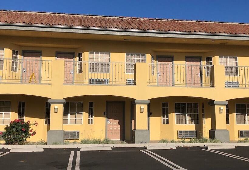 בית מלון כפרי Cali Inn