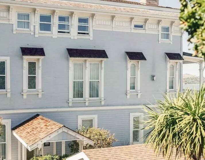 Casa Madrona Hotel And Spa