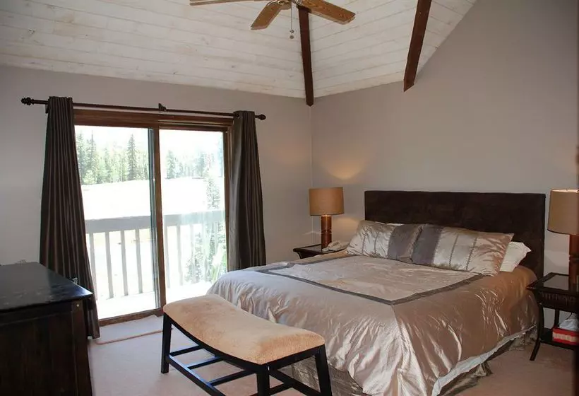 ホテル Cascade Village Resort